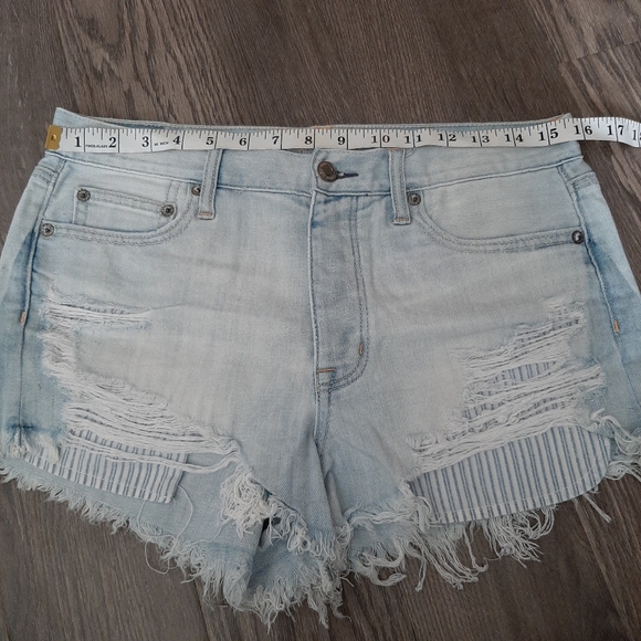 American Eagle Size 8 High Rise Jean Short - Picture 3 of 4
